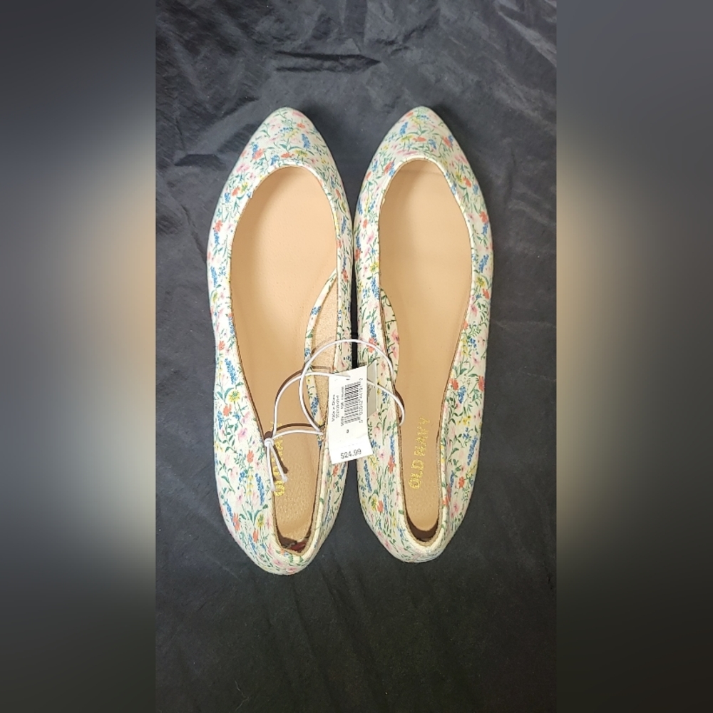 Old Navy White Floral Flat Shoe Size 8